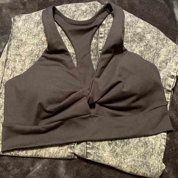 Victoria Secret twist front black sports bra L - Picture 5 of 8